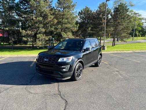 Black 2017 Ford Explorer XLT