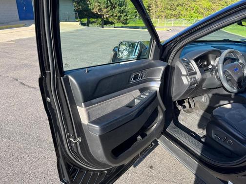 Black 2017 Ford Explorer XLT