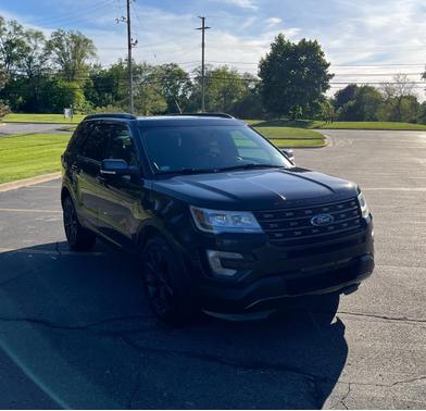 Black 2017 Ford Explorer XLT