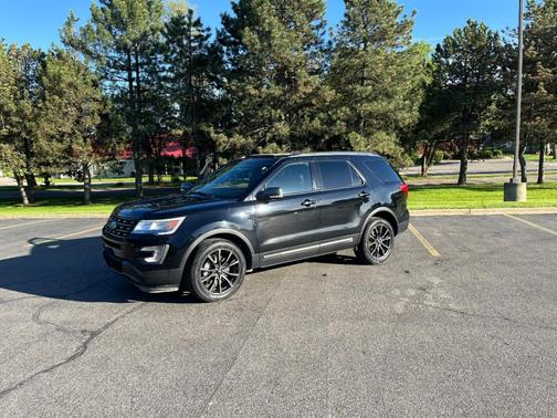 Black 2017 Ford Explorer XLT