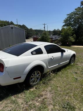 White 2008 Ford Mustang Base