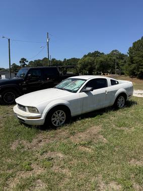 White 2008 Ford Mustang Base