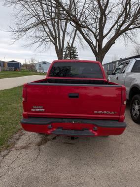 Red 2004 Chevrolet S-10 LS Crew Cab