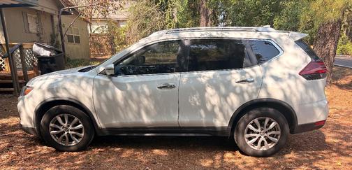 White 2020 Nissan Rogue SV