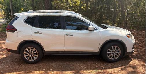 White 2020 Nissan Rogue SV