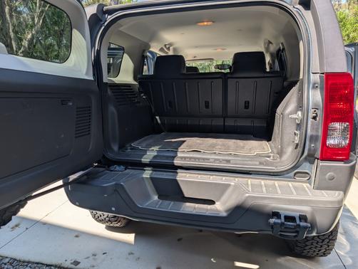 Blue 2007 Hummer H3 Base