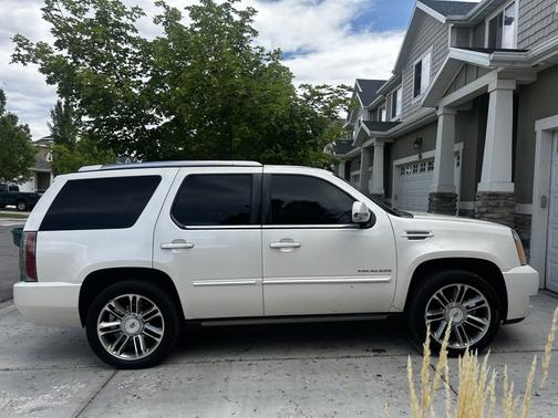 2012 Cadillac Escalade Premium