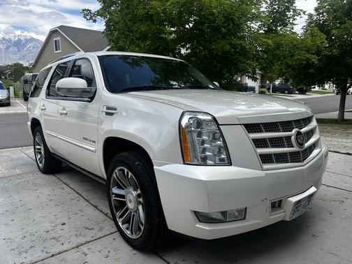 2012 Cadillac Escalade Premium