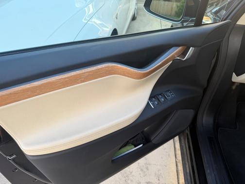 Black 2018 Tesla Model X 75D
