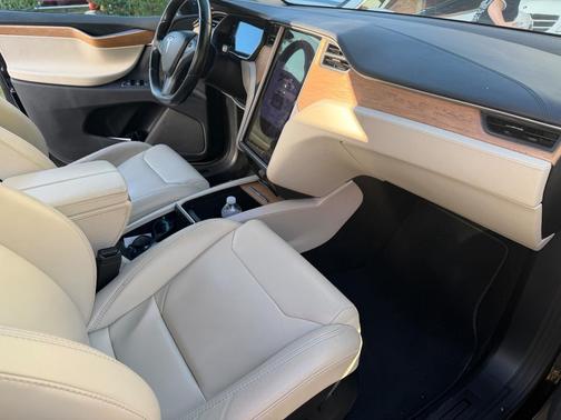 Black 2018 Tesla Model X 75D