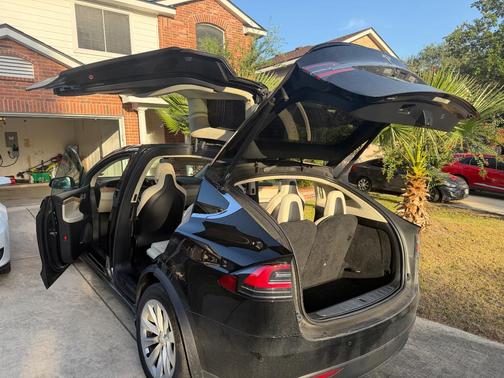 Black 2018 Tesla Model X 75D