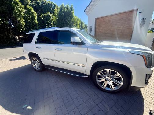 2017 Cadillac Escalade Luxury