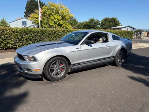 2012 Ford Mustang V6 Premium