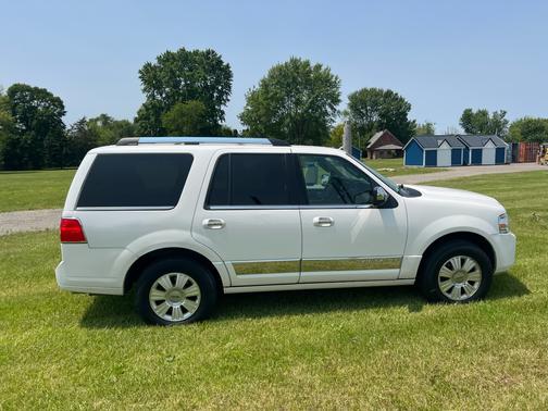2014 Lincoln Navigator Base