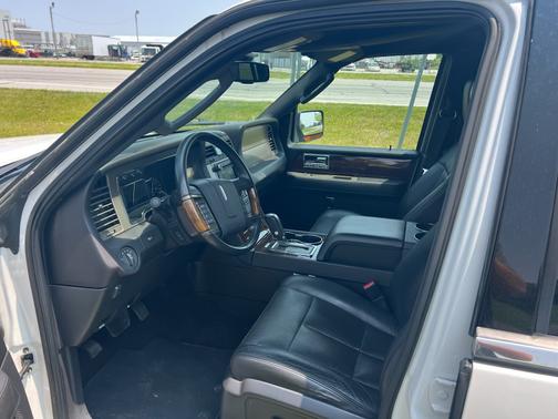 2014 Lincoln Navigator Base