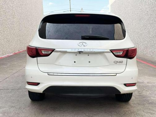 White 2017 INFINITI QX60 Base