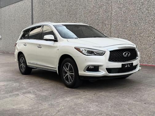 White 2017 INFINITI QX60 Base
