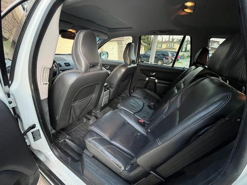 White 2013 Volvo XC90 3.2 R-Design