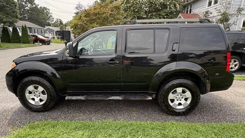 Black 2011 Nissan Pathfinder S