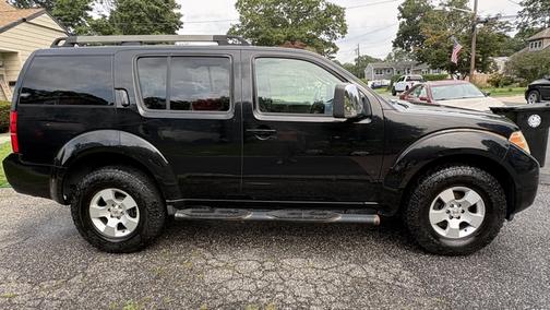 Black 2011 Nissan Pathfinder S