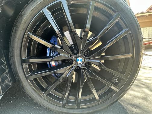 2025 BMW X5 M60i