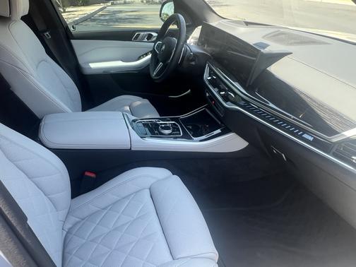 2025 BMW X5 M60i