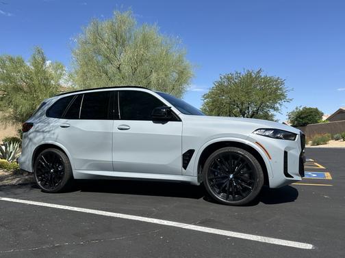 2025 BMW X5 M60i