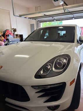 White 2018 Porsche Macan Macan