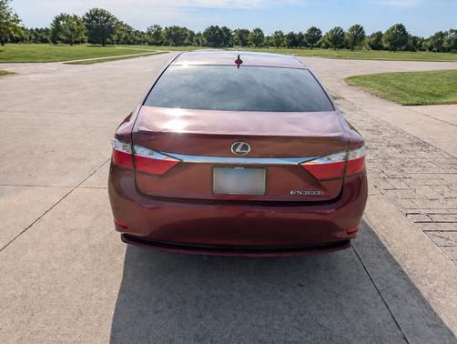 Red 2014 Lexus ES 300h Base