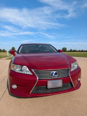 Red 2014 Lexus ES 300h Base