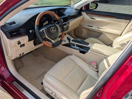 Red 2014 Lexus ES 300h Base