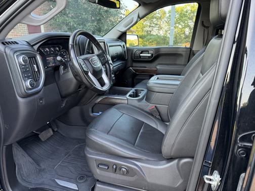 Black 2021 GMC Sierra 1500 SLT