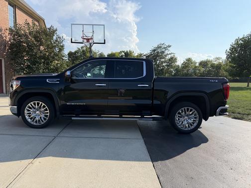 Black 2021 GMC Sierra 1500 SLT