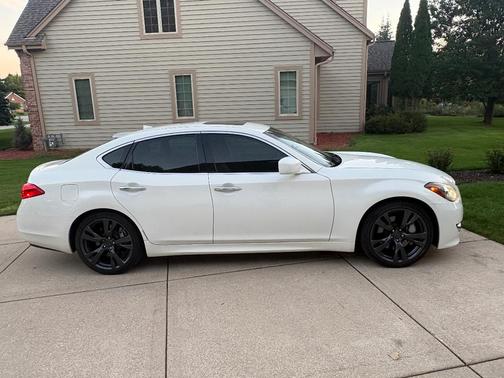 White 2012 INFINITI M56 Base