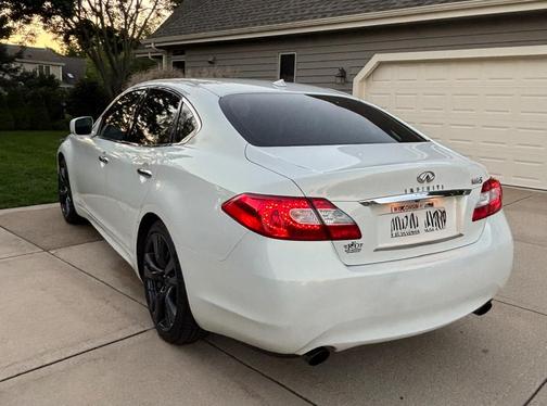 White 2012 INFINITI M56 Base
