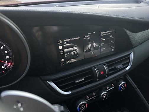 2024 Alfa Romeo Giulia Quadrifoglio