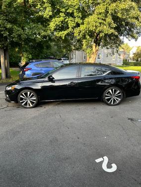 Black 2020 Nissan Altima 2.5 SR