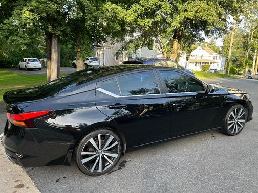 Black 2020 Nissan Altima 2.5 SR
