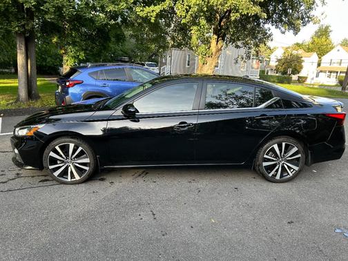 Black 2020 Nissan Altima 2.5 SR