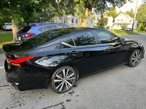Black 2020 Nissan Altima 2.5 SR