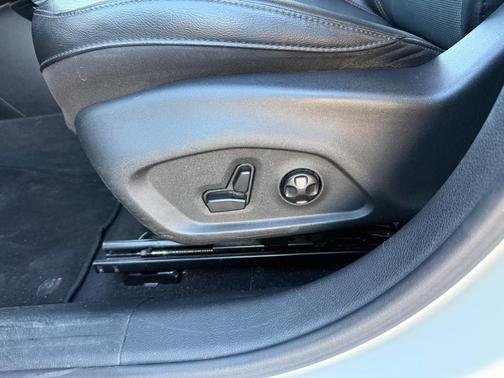 White 2019 Jeep Compass Limited