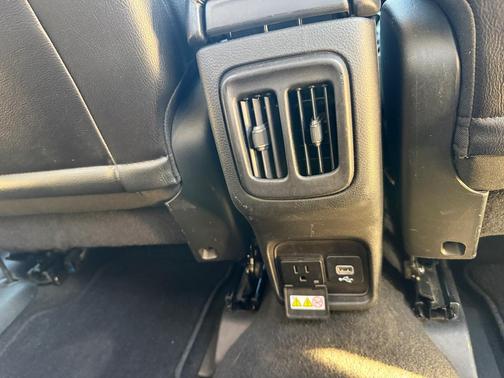 White 2019 Jeep Compass Limited