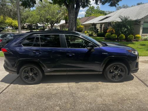 2019 Toyota RAV4 Hybrid XSE