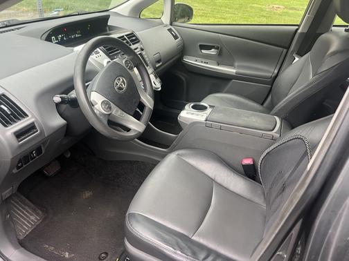 2012 Toyota Prius v Five