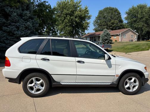 White 2001 BMW X5 3.0i