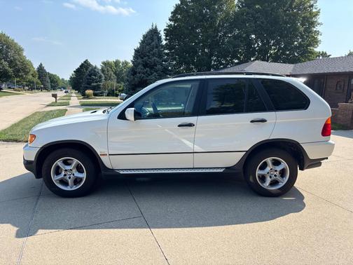 White 2001 BMW X5 3.0i