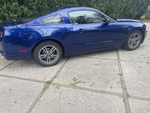 2013 Ford Mustang V6 Premium