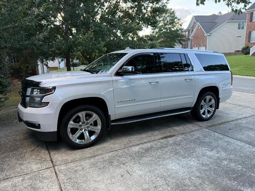 White 2020 Chevrolet Suburban Premier