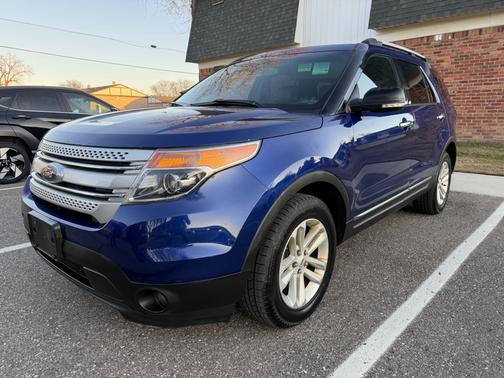 Blue 2013 Ford Explorer XLT