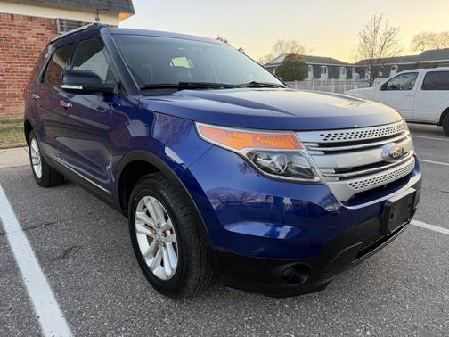 Blue 2013 Ford Explorer XLT